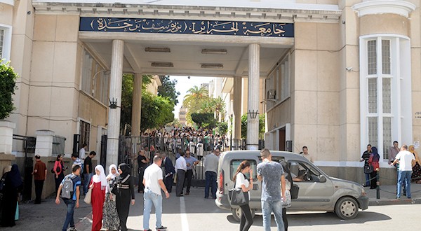 Tebboune aux étudiants: Votre pays est grand !