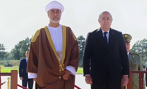 Tebboune reçoit le Sultan Haitham : Diplomatie et projets communs à l’ordre du jour