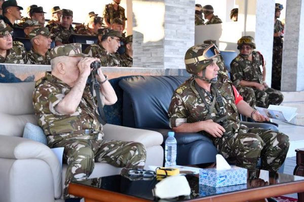 Chanegriha supervise un exercice tactique avec munitions réelles