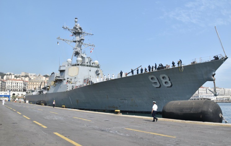 Port d’Alger : Escale d’un destroyer de la Marine américaine
