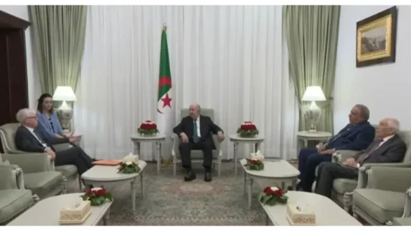 Le Président reçoit l’ambassadeur britannique à Alger : Echanges sur la coopération