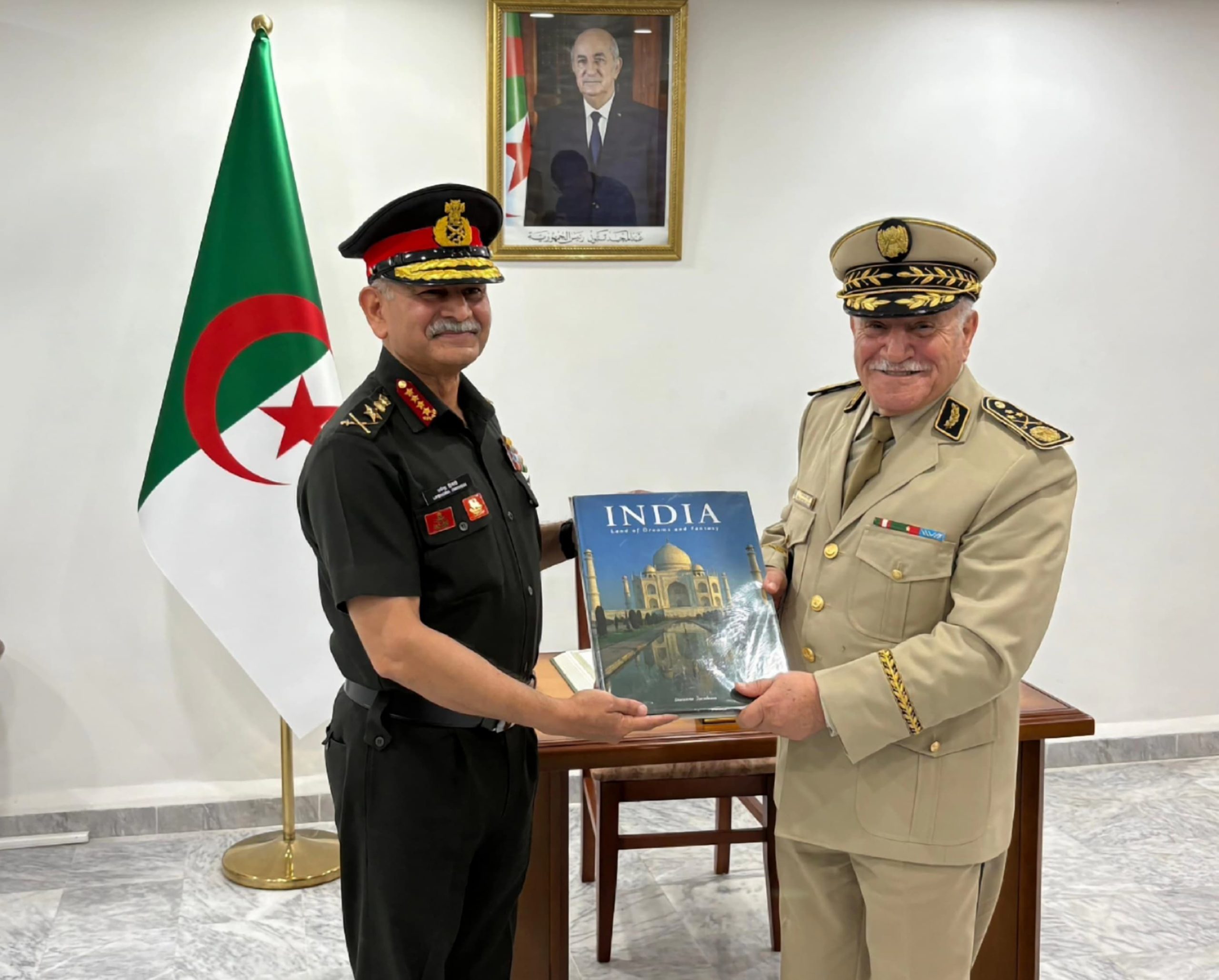 Le Chef de l’armée indienne au Jeune Indépendant : «les armées algérienne et indienne font face aux mêmes défis» 2 e26c536f 6da7 4344 a640 065c794aaa09 1 scaled